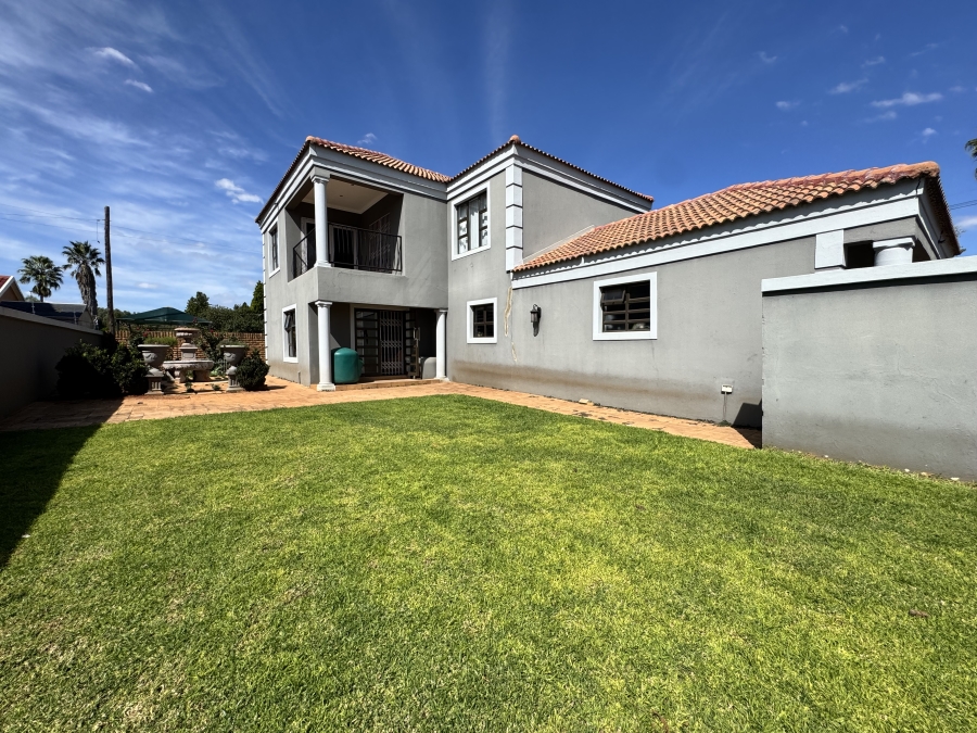 To Let 3 Bedroom Property for Rent in La Hoff North West